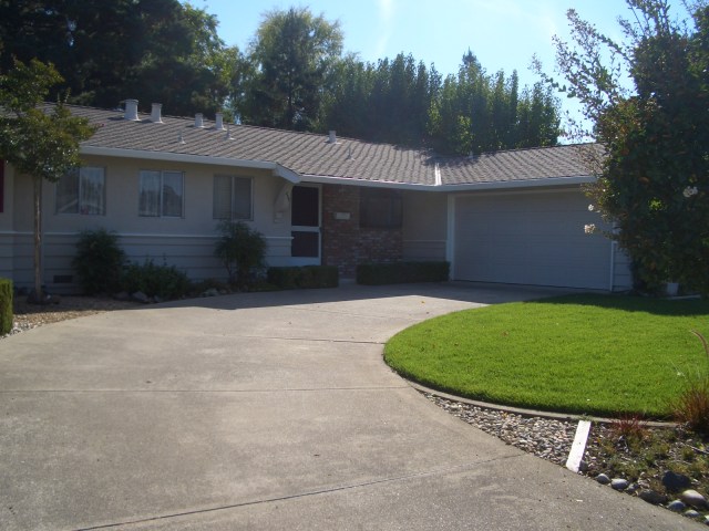 FrontView Front Driveway